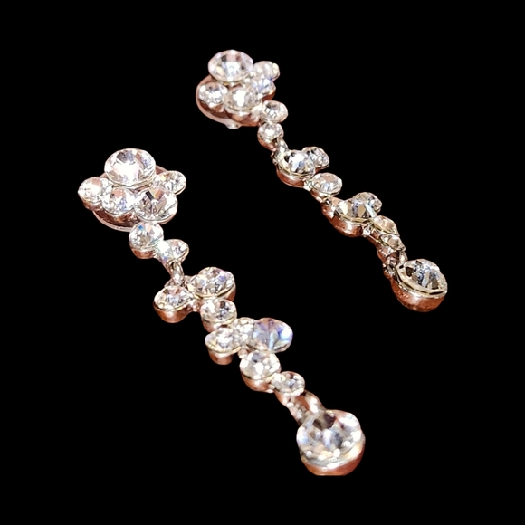 Elegant Silver Crystal Drop Earrings - Picture 5 of 11